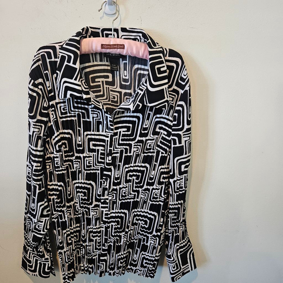Women's Lane Bryant Abstract Accordian Pleated Blouse, Size 18/20, Black & White - Picture 3 of 6
